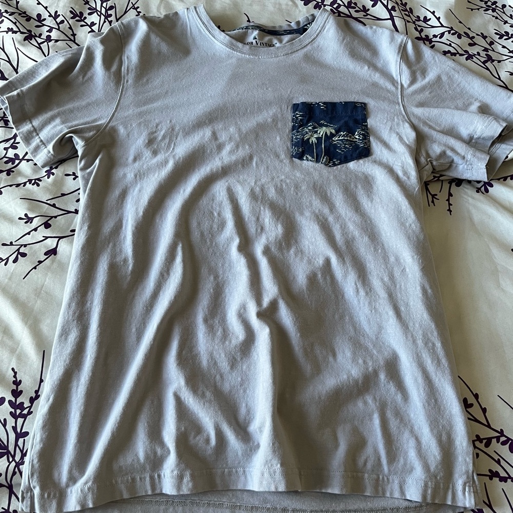 Grey pocketed t-shirt